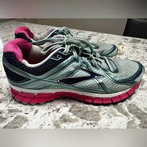 BROOKS Adrenaline GTS 16 Women's Blue Tint/Pink Running Shoes 10.5